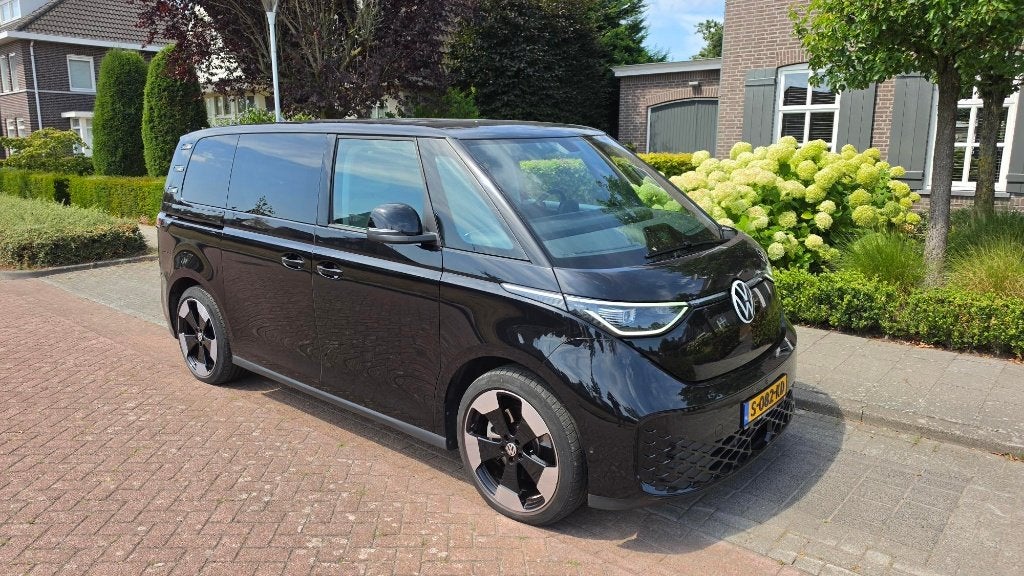 Volkswagen ID.Buzz 77kWh 204pk 2023 Zwart, Auto's, Automaat, Achterwielaandrijving, Lichtsensor, Zwart