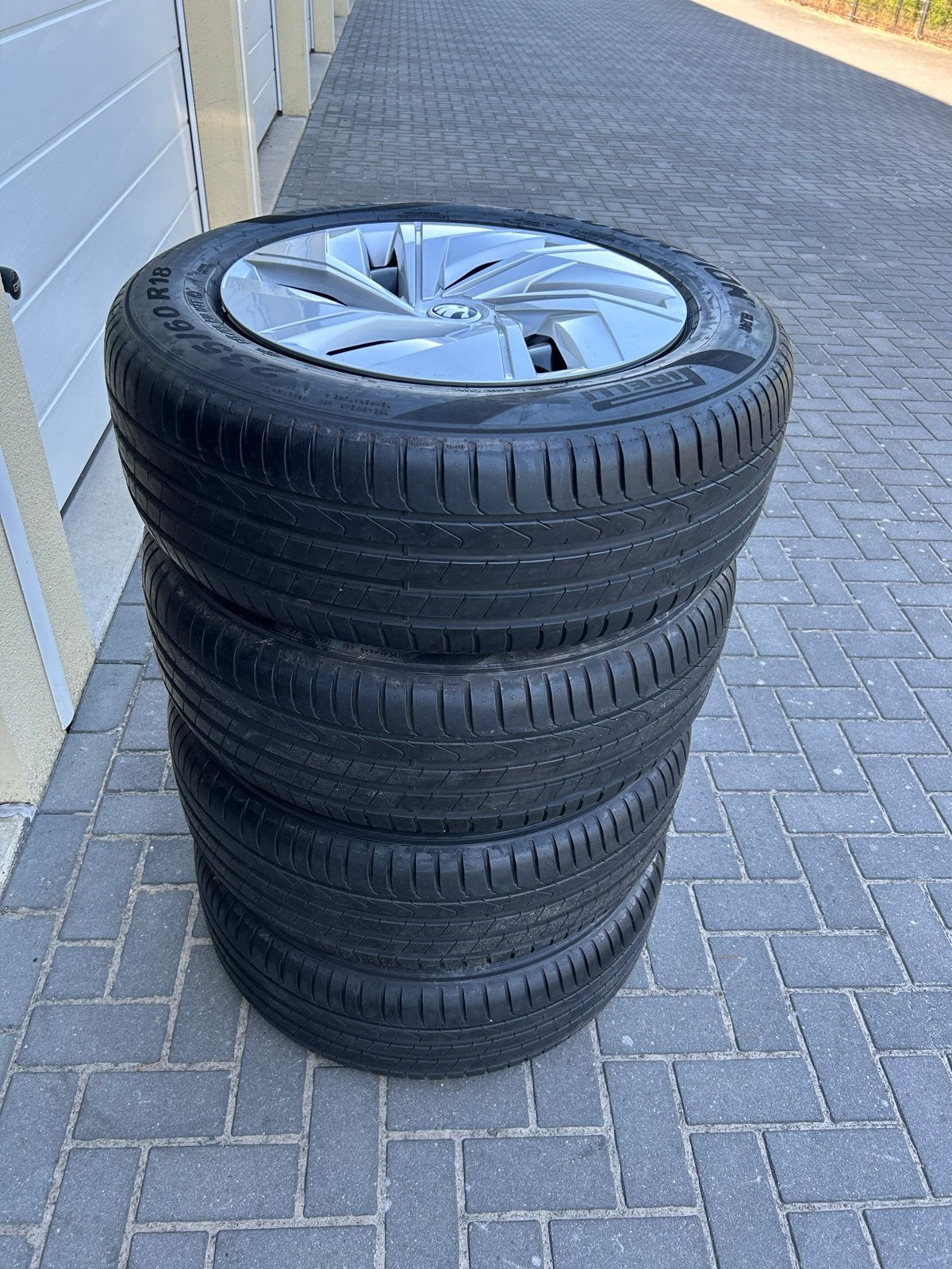 4 nieuwe Pirelli banden met velgen Skoda Enyaq / Elroq, Ophalen, 18 inch, Banden en Velgen, Nieuw