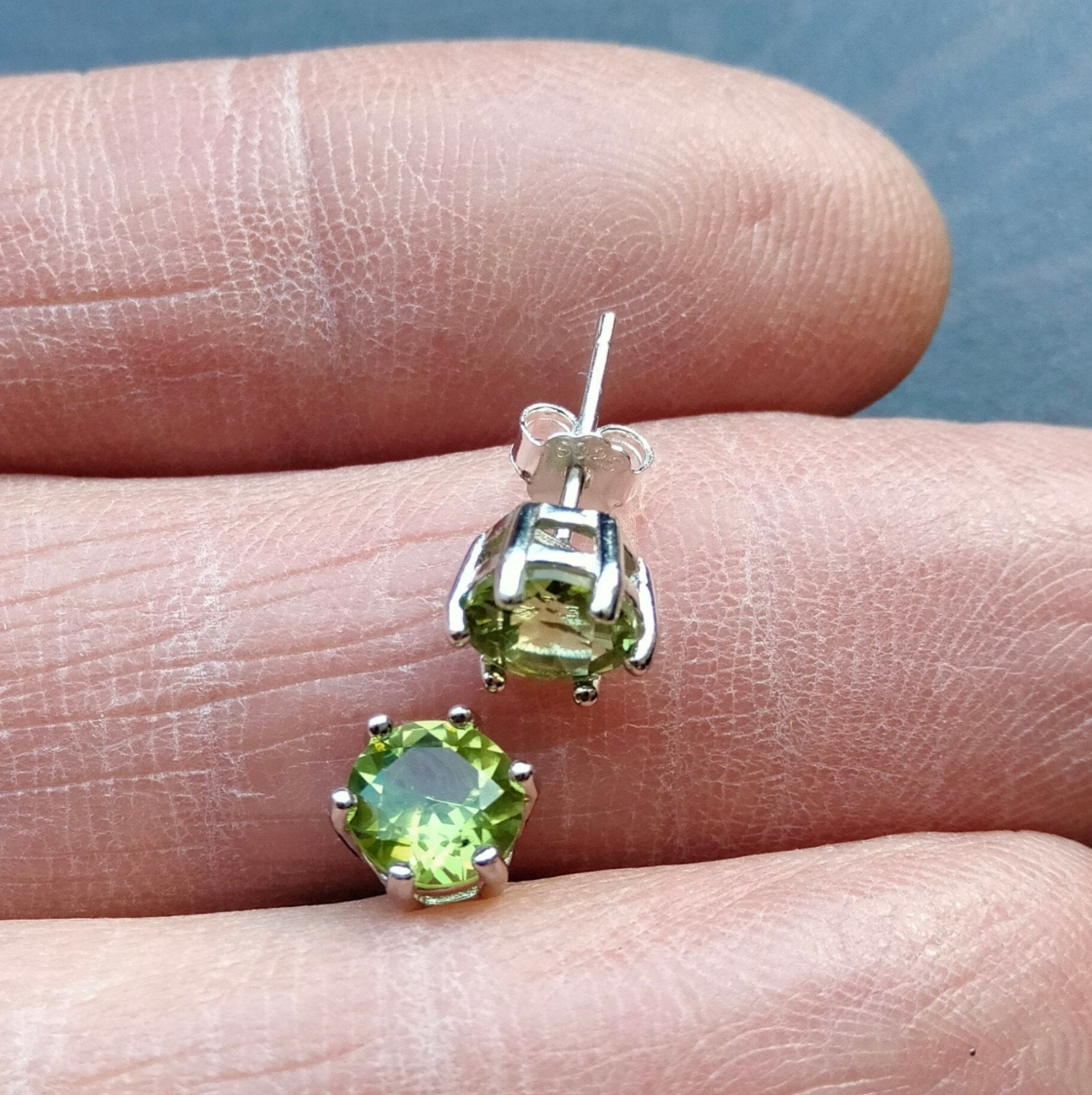 Peridot oorbellen, Verzenden, Nieuw, Knopjes of Stekers, Groen