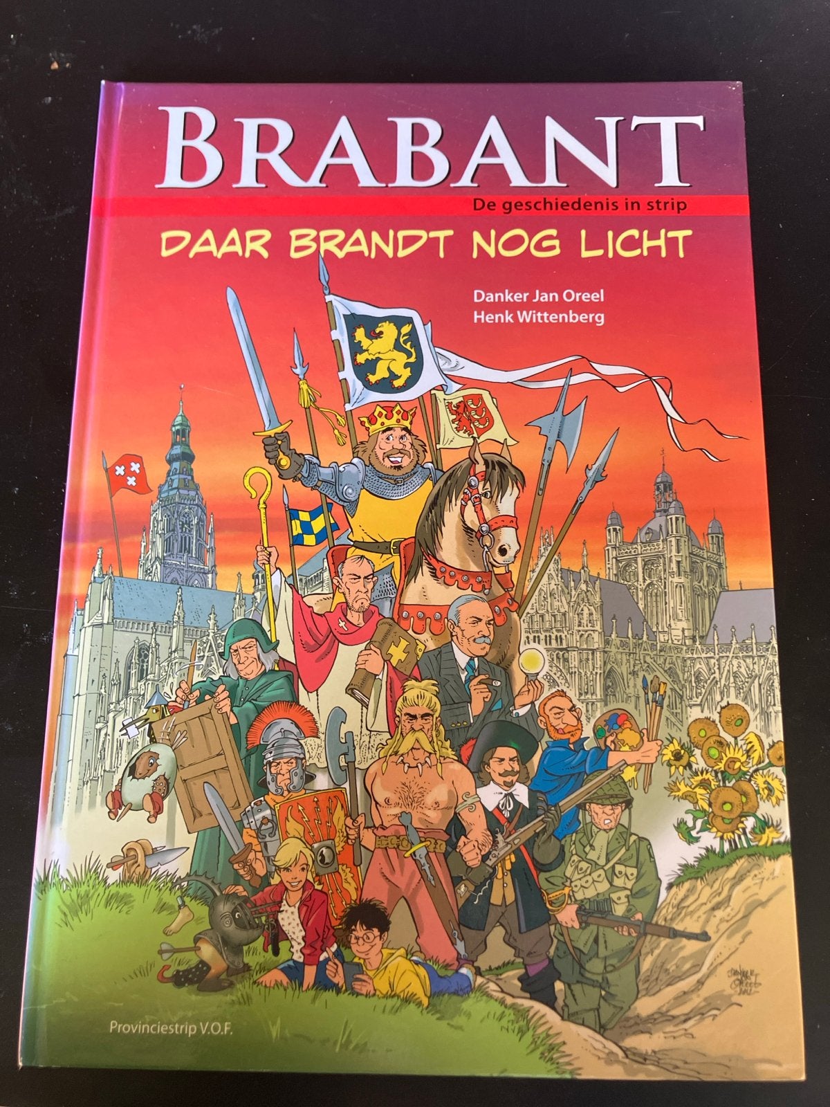 Brabant: Daar Brandt Nog Licht - De Geschiedenis in Strip, Eén stripboek, Ophalen of Verzenden, Zo goed als nieuw