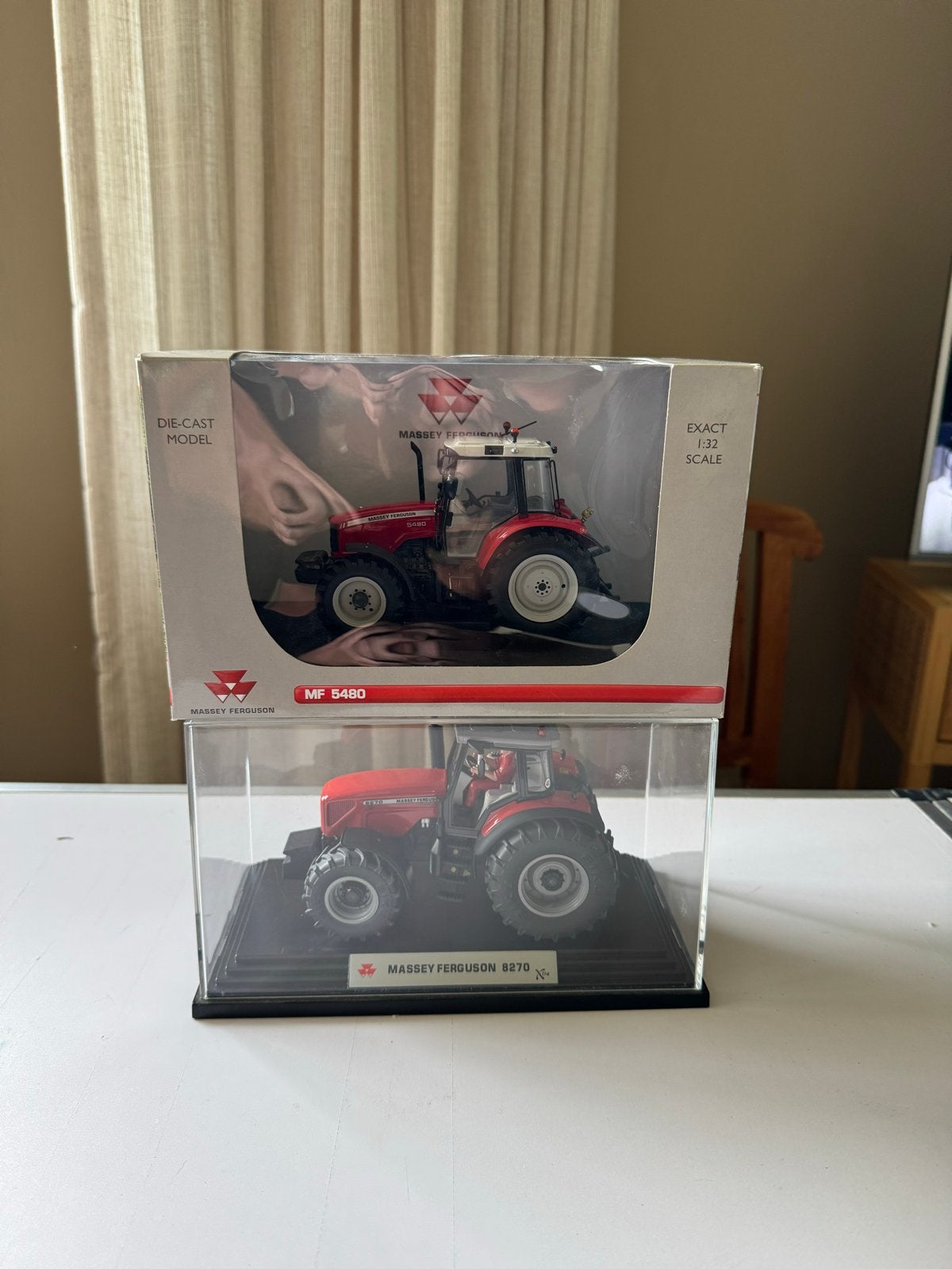 Massey Ferguson 1:32 Siku Universal Hobbies Tractoren, Ophalen of Verzenden, Zo goed als nieuw, Tractor of Landbouw, SIKU