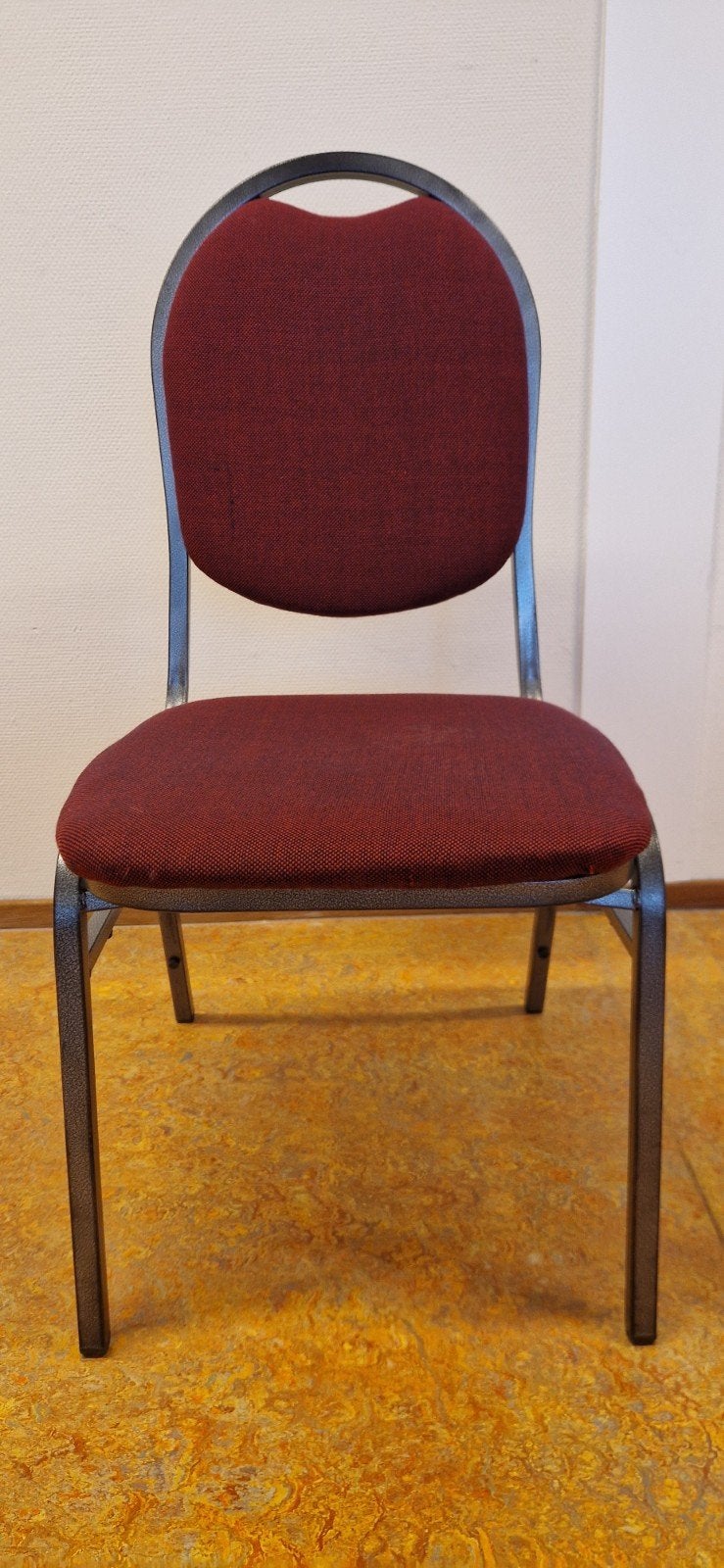 28 rode stapel stoelen, Huis en Inrichting, Ophalen of Verzenden, Rood, Vijf, Zes of meer stoelen