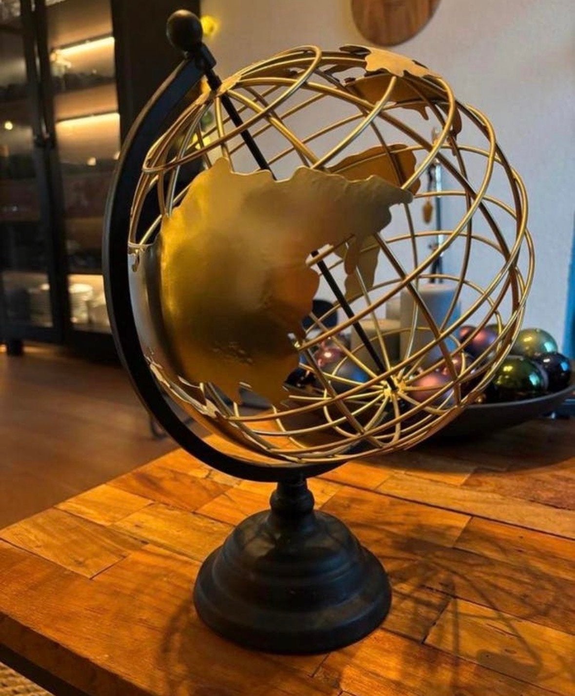 Orange85 Abstracte Gouden Wereldbol - Metaal, Huis en Inrichting, Woonaccessoires | Wereldbollen, Ophalen of Verzenden, Nieuw