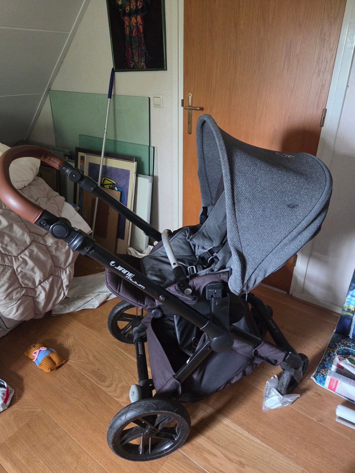 Jane Muum kinderwagen met voetenzak en luiertas, Kinderen en Baby's, Gebruikt, Verstelbare duwstang, Ophalen, Kinderwagen