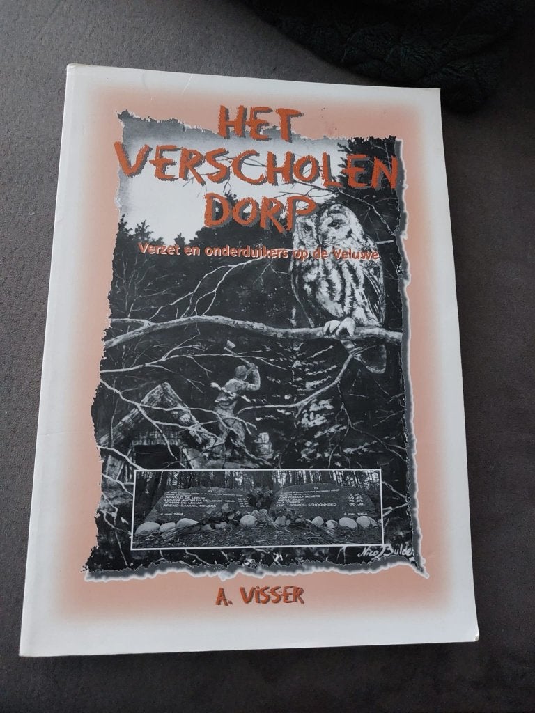 Het verscholen dorp Onderduikershol A. Visser, Boeken, Ophalen of Verzenden, Tweede Wereldoorlog, Gelezen