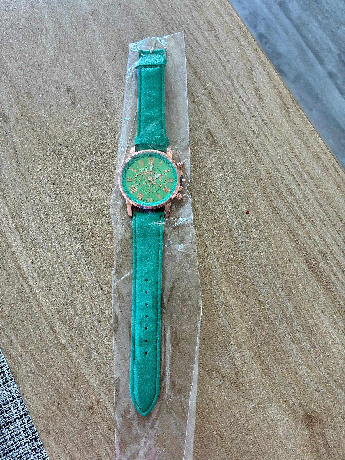 Nieuw horloge met batterijen, beveiligd, Overige merken, Overige materialen, Leer, Polshorloge