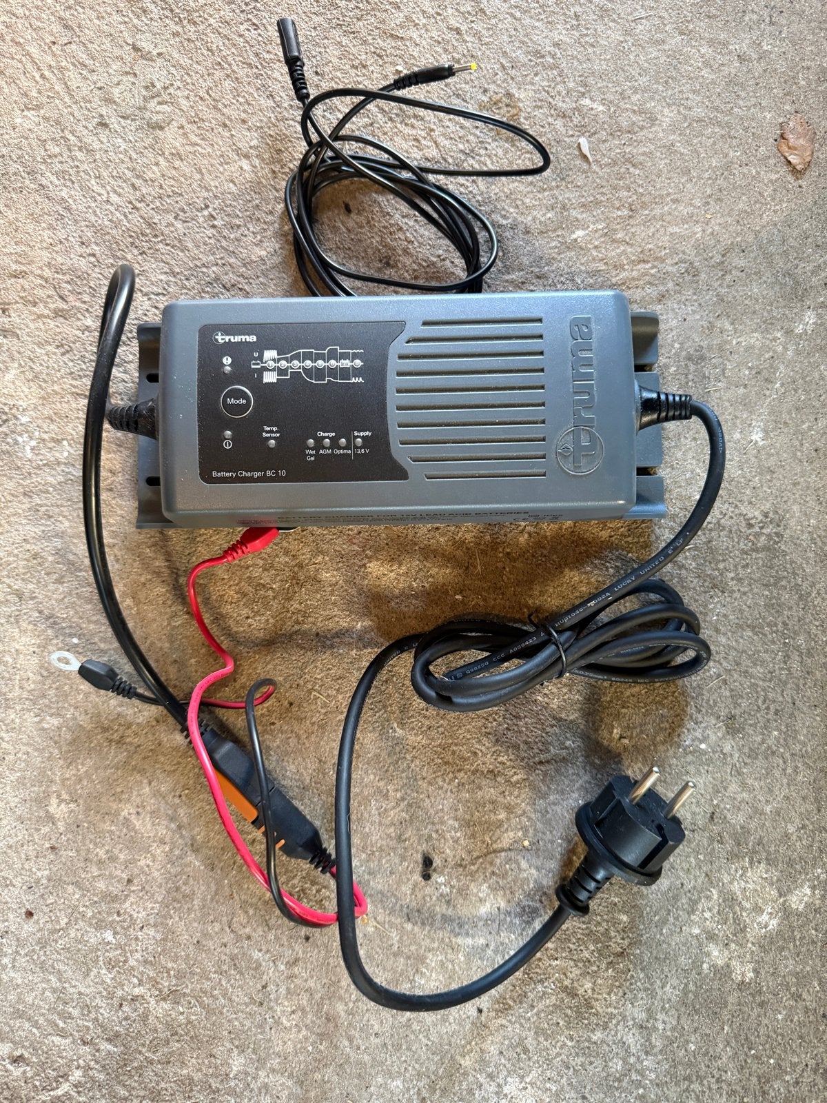 Truma Acculader BC 10 voor camper of caravan., Caravans en Kamperen, Camper-accessoires, Ophalen of Verzenden, Gebruikt