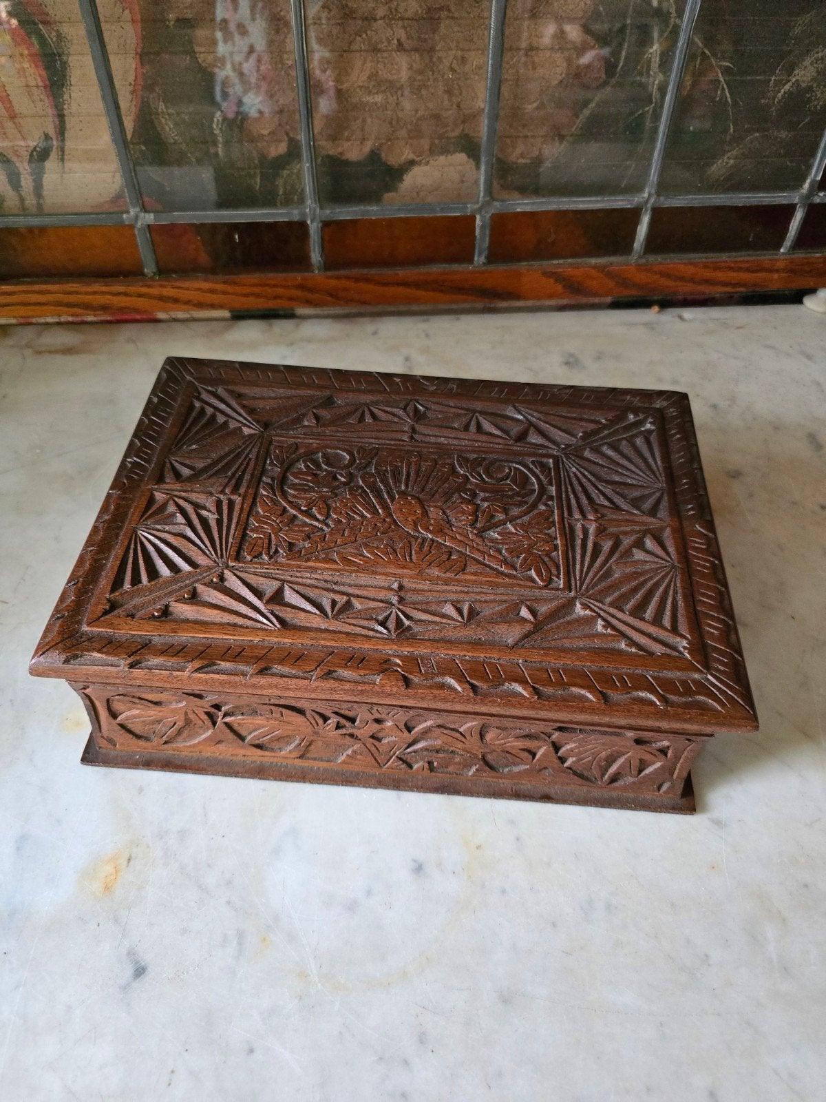 Oude bewerkte houten kist vogel, Antiek en Kunst, Ophalen of Verzenden