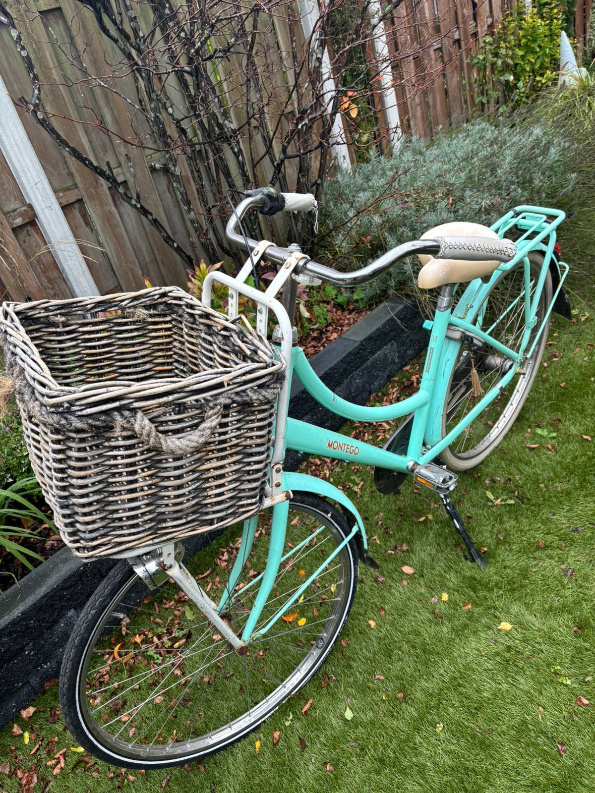 Damesfiets 28 inch Montego, Fietsen en Brommers, Ophalen, Terugtraprem, Gebruikt, Versnellingen