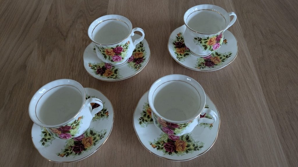 'Pink Roses' kopjes en schotels, Ophalen of Verzenden