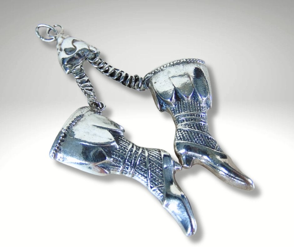 ZELDZAME 835 zilveren antieke laarzen breidop hanger!, Overige voorstellingen, Verzenden, Zo goed als nieuw, X