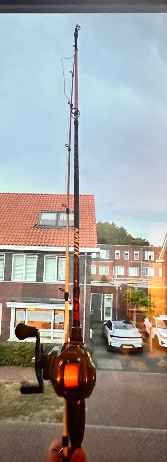 Vishengel met baitcaster en gevlochten lijn er bij, Ophalen of Verzenden, Zo goed als nieuw, Werphengel