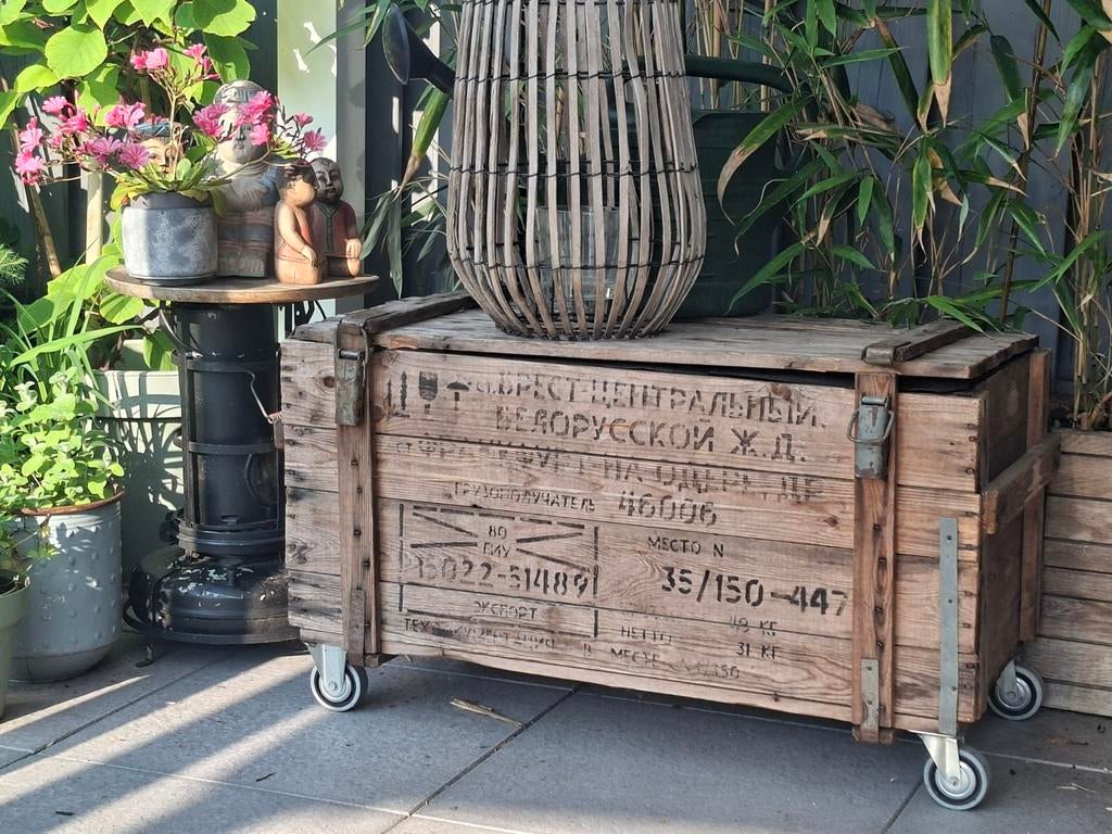 Unieke Russische legerkist op wielen - Industriële tafel, Huis en Inrichting, Woonaccessoires | Kisten, Gebruikt, 100 tot 150 cm