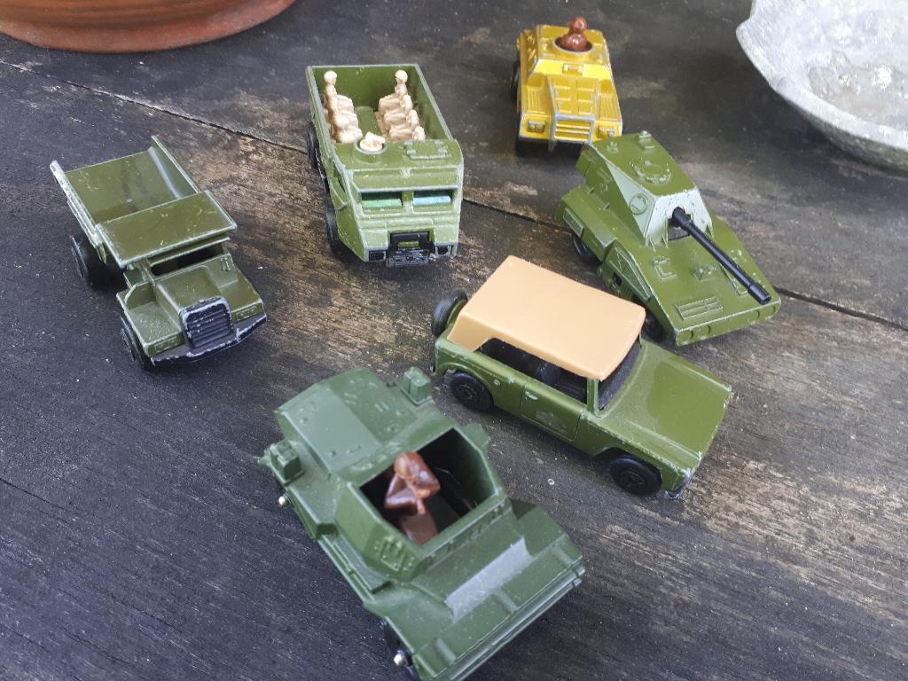 Militaire voertuigen 6 stuks samen Matchbox Corgi Tank Jeep, Ophalen of Verzenden, Nieuw, Auto