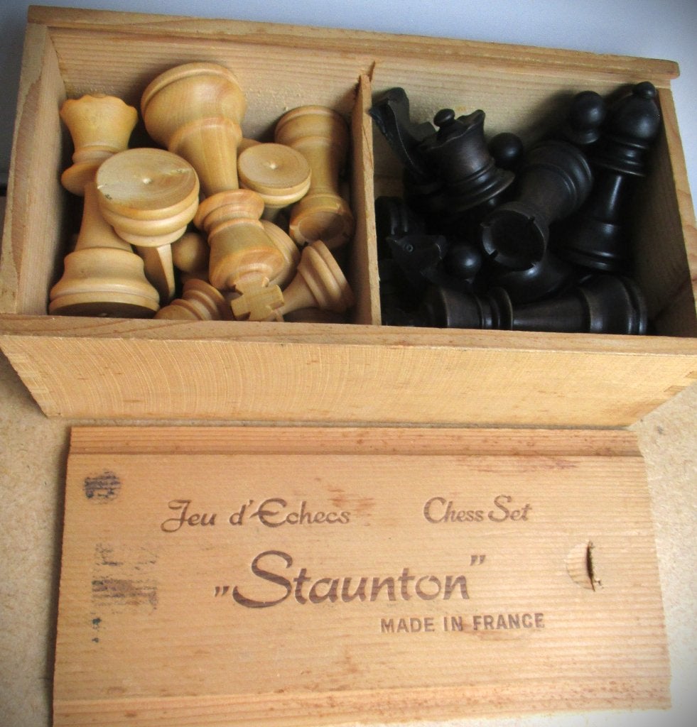 Staunton Schaakstukken in Bewaardoos~Frans~Houten schaak, Ophalen of Verzenden, Minder dan 500 stukjes, Zo goed als nieuw, Schaken