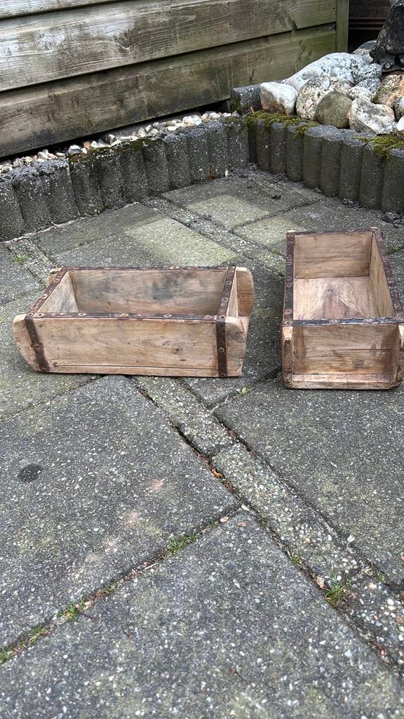 2 houten kistjes, Ophalen