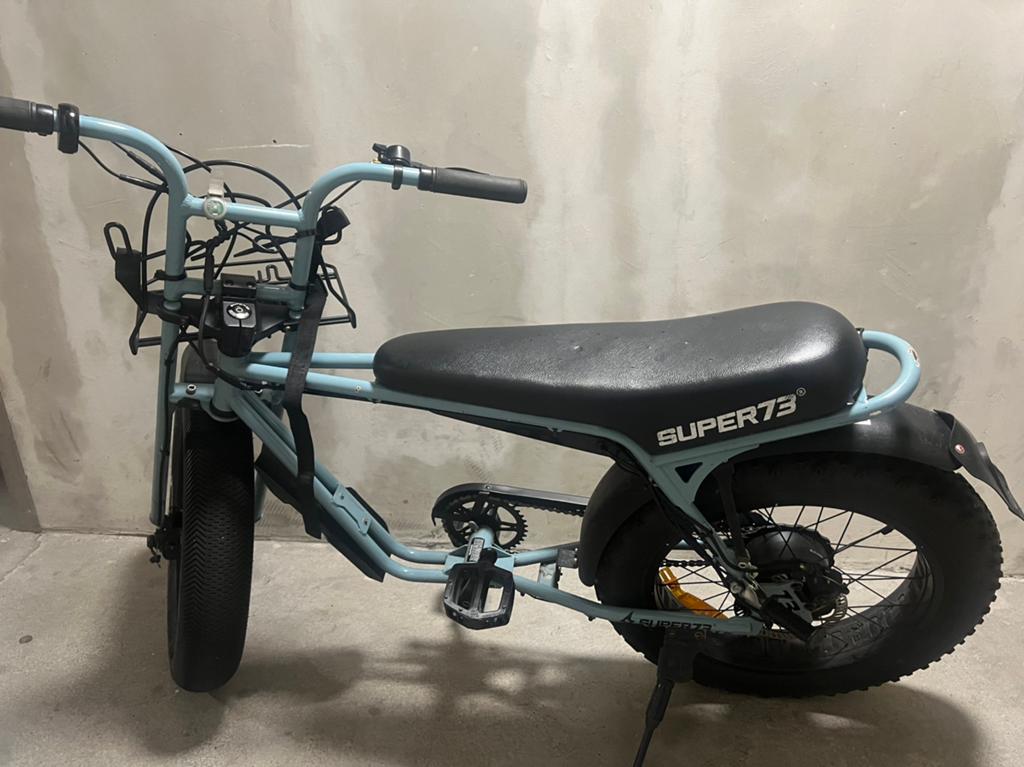 Super 73 fatbike ( blauw), Fietsen en Brommers, Elektrische fietsen, Ophalen of Verzenden, Gebruikt, 30 tot 50 km per accu, Overige merken