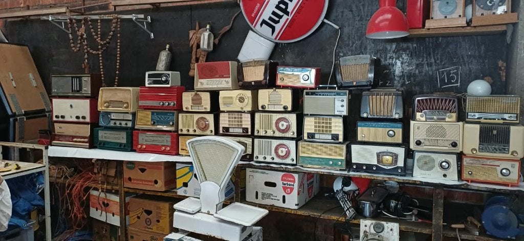 Partij kleine oude radio's, Ophalen