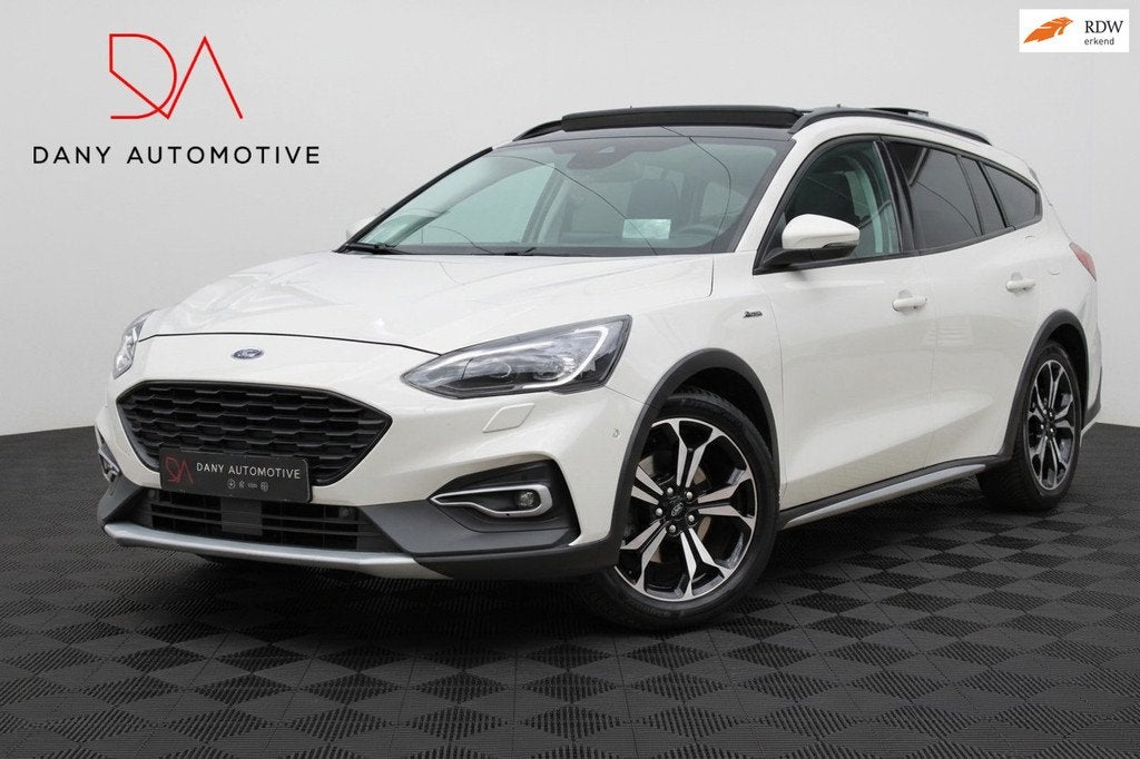 Ford Focus Wagon 1.5 EcoBoost Active PANO I KEYLESS I CARPLA, Zwart, Leder en Stof, Wit, 3 cilinders