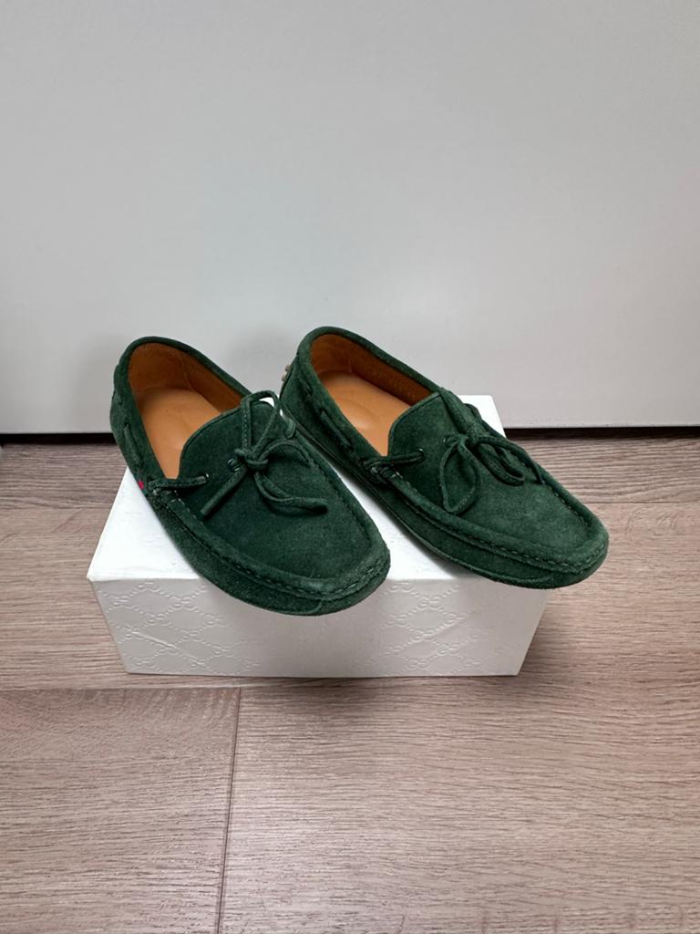 Gucci suède mocassins - Donkergroen mt 33, Kleding | Dames, Schoenen, Zo goed als nieuw, Espadrilles of Moccasins, Groen, Ophalen of Verzenden