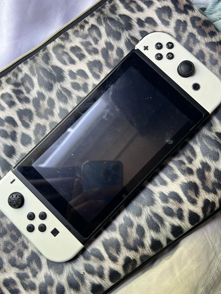 Nintendo Switch V1 - ZSM WEG, Spelcomputers en Games, Ophalen, Gebruikt, Met 2 controllers, Switch 2019 Upgrade