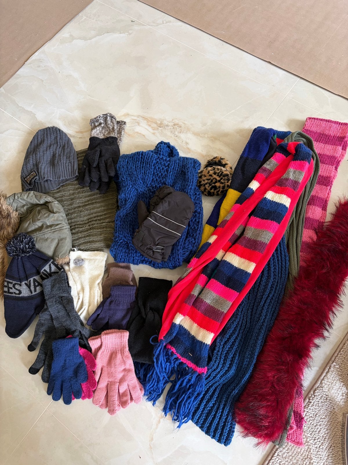 Grote collectie mutsen, sjaals en handschoenen, Kleding | Dames, Ophalen, Gedragen, Maat 34 (XS) of kleiner, Muts