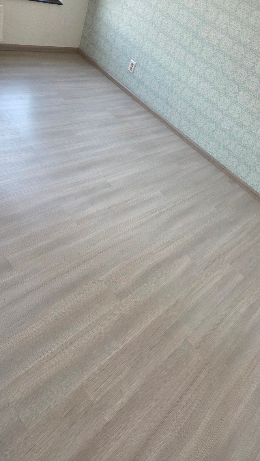 Lichtbruin/grijze laminaatvloer - Gebruikt, 50 tot 150 cm, Ophalen of Verzenden, Zo goed als nieuw, 10 m² of meer