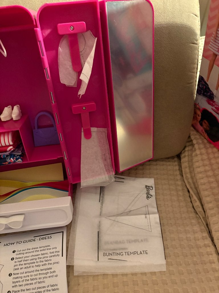Barbie kast, Ophalen, Zo goed als nieuw, Barbie
