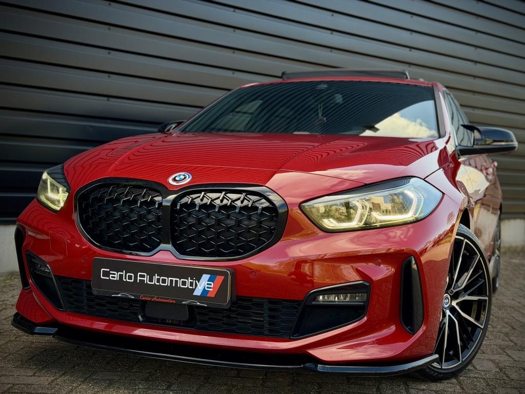 BMW 1-serie 118i M-PERF. M135 PANO|SCHAALSTOEL|CAMERA|HiFi, Auto's, BMW, 136 pk, Gebruikt, 3 cilinders, Automatische klimaatregeling