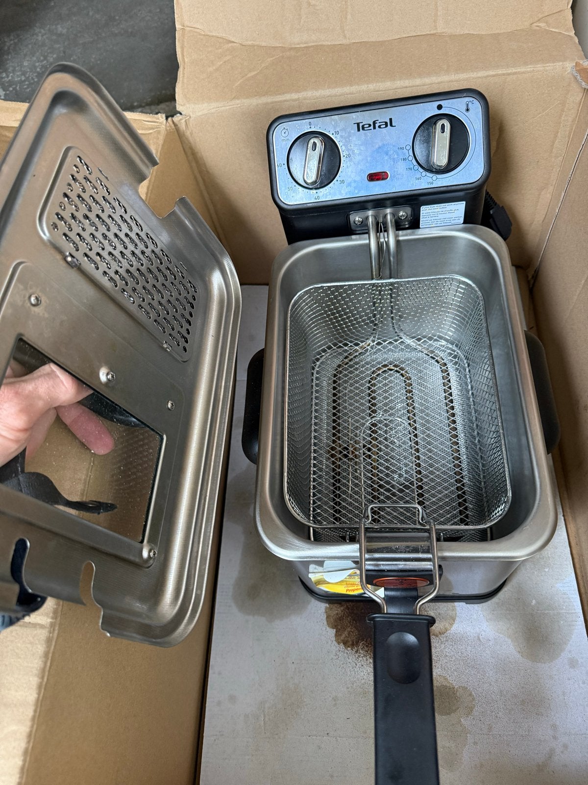 Tefal friteuse met oliefiltratie - paar keer gebruikt, 2 tot 3 liter, Ophalen, Zo goed als nieuw, Uitneembare binnenpan