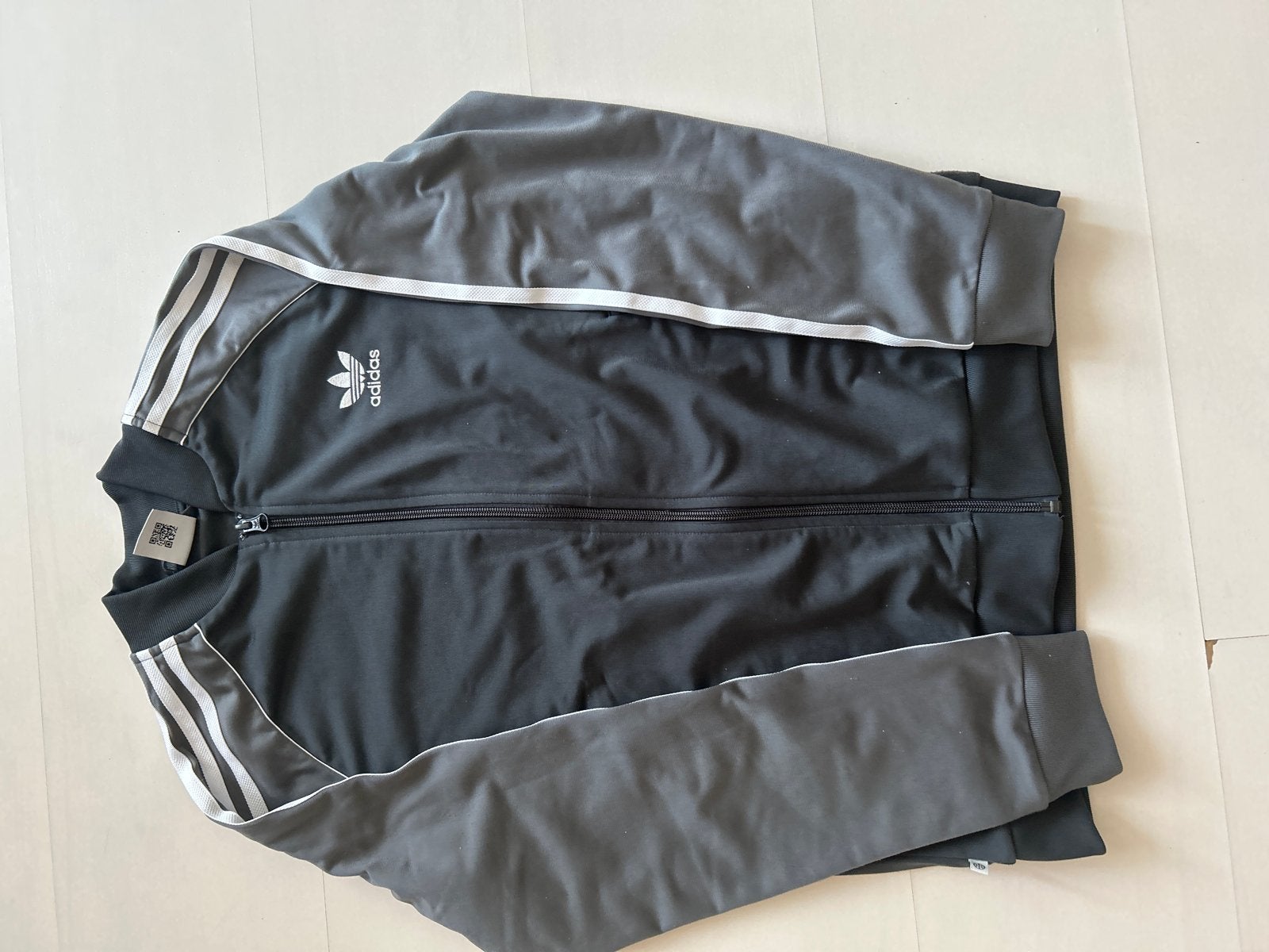 Adidas trainingsjack zwart/grijs met witte strepen, Ophalen, Zo goed als nieuw, Grijs, Algemeen