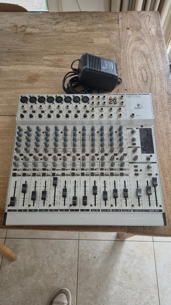 Behringer MX2004-a 16 kanaals mixer, Ophalen of Verzenden, Gebruikt, 10 tot 20 kanalen