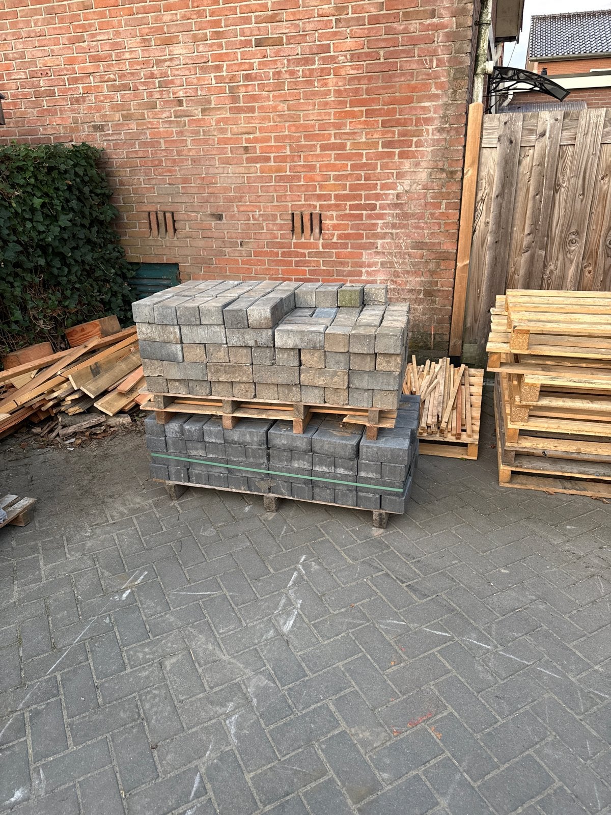 betonnen klinkers nieuw en gebruikt antraciet, Gebruikt, Klinkers, Ophalen of Verzenden, 10 m² of meer
