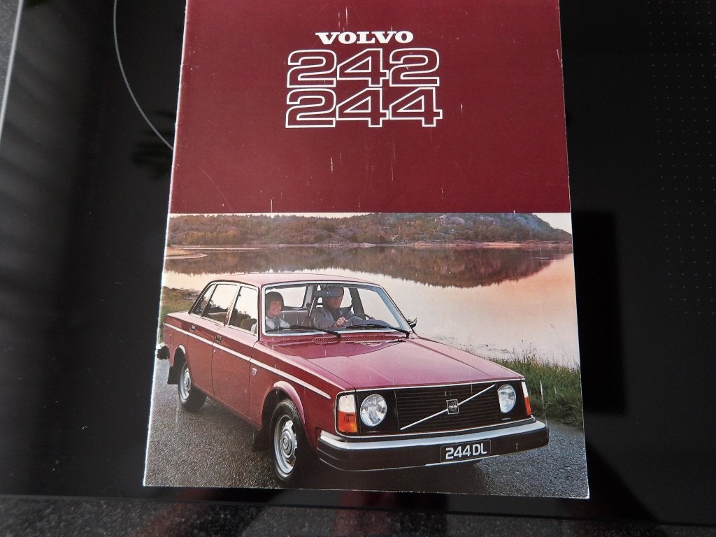 Volvo 242 244 Brochure - Klassieke Auto Documentatie, Gelezen, Volvo, Volvo, Ophalen of Verzenden