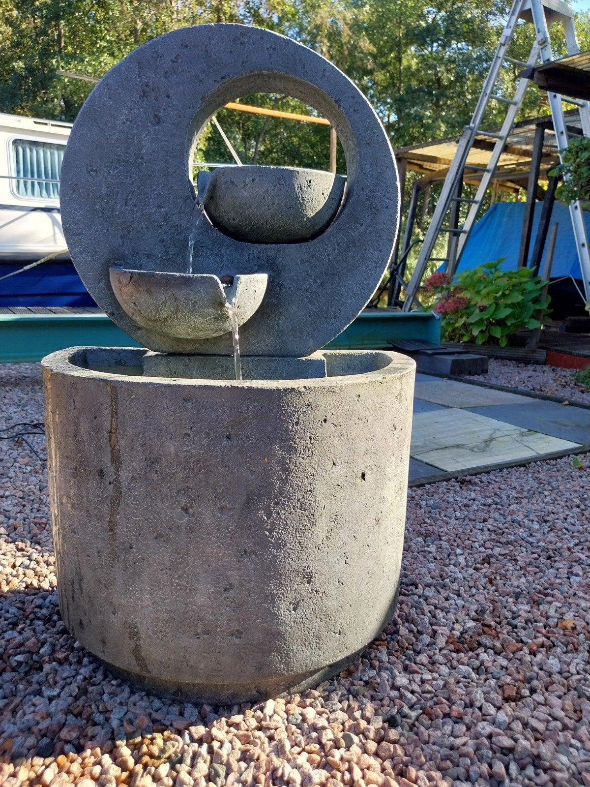 Betonlook Tuinfontein Waterornament met LED-verlichting, Tuin en Terras, Ophalen, Zo goed als nieuw, Kunststof, Waterornament
