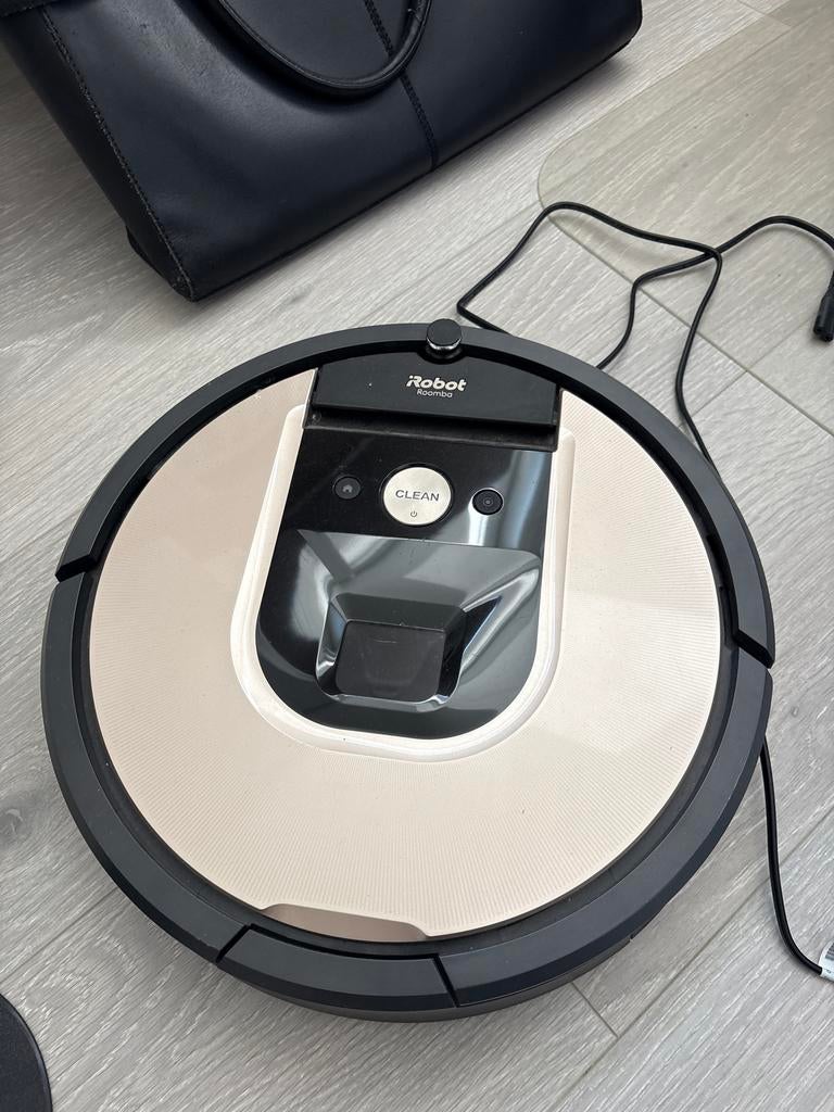 iRobot Roomba 976 Robotstofzuiger met laadstation, Ophalen, IRobot, Zo goed als nieuw, Robotstofzuiger