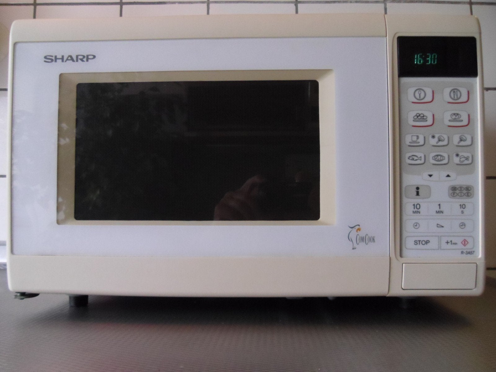 SHARP MAGNETRON R-3A57 - Compacte en betrouwbare magnetron, Gebruikt, Ophalen of Verzenden, Magnetron, Draaiplateau