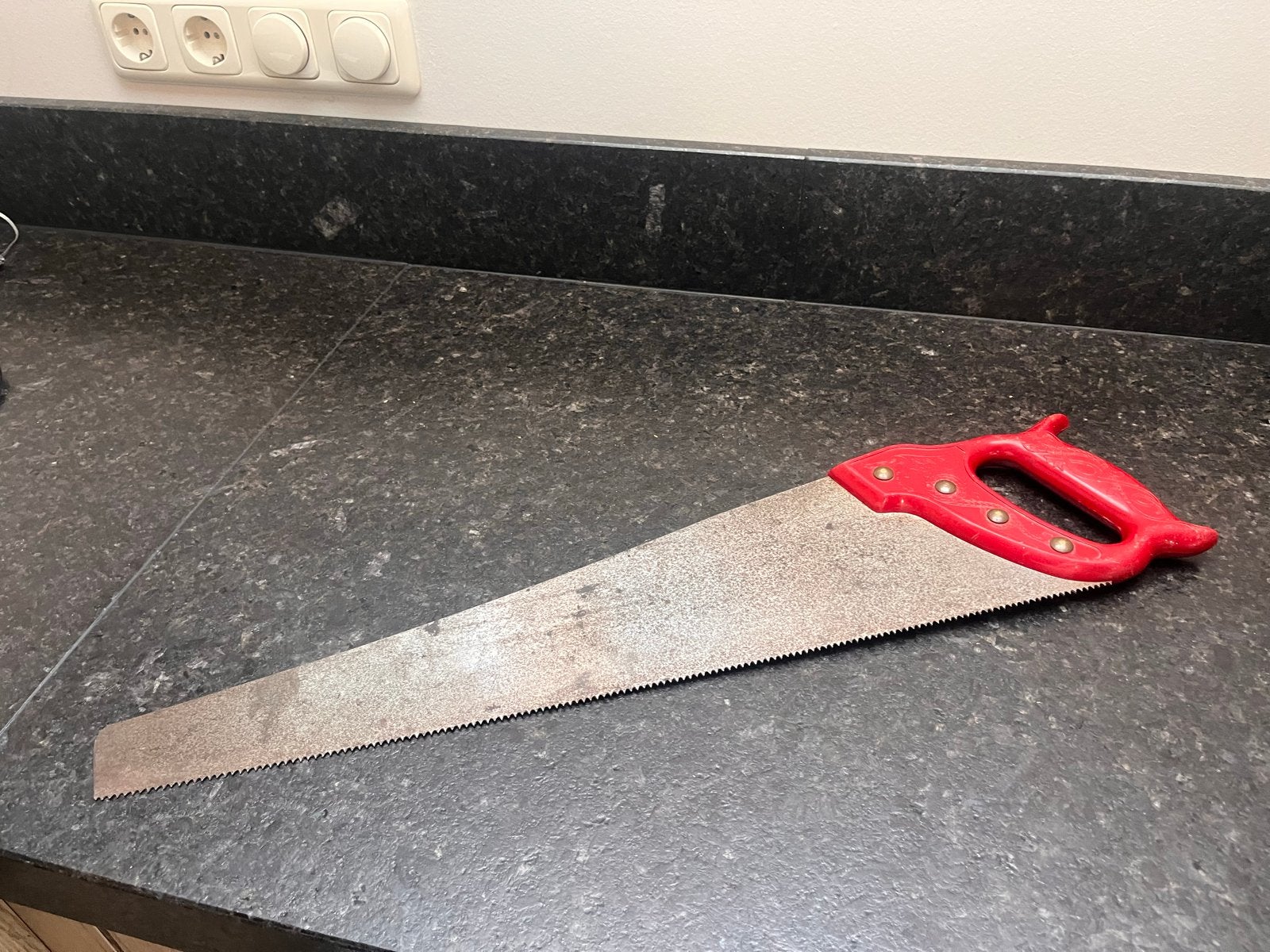 Vintage Sandvik handzaag met drakenmotief, Ophalen of Verzenden, Gebruikt, Zaag