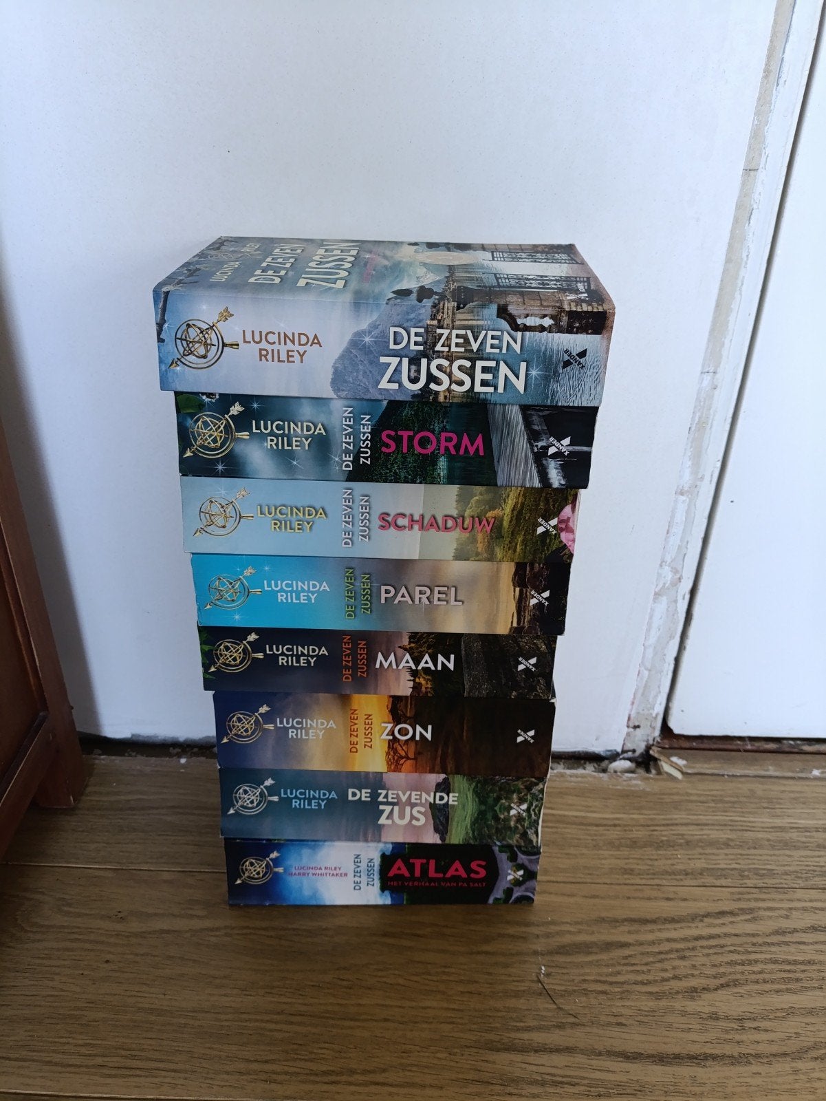 De Zeven Zussen complete serie - Lucinda Riley, Boeken, Romans, Ophalen of Verzenden, Gelezen, Lucinda Riley, Nederland