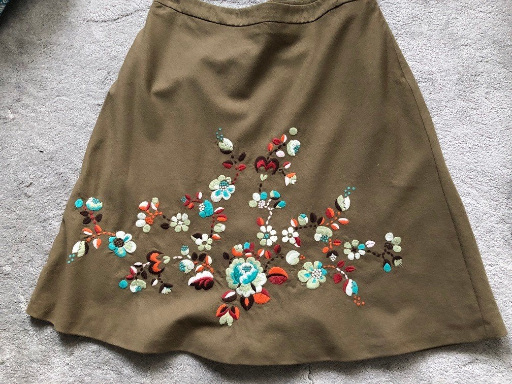 Prachtige zgan aparte khaki  rok v. Oilily mt 42 Xl bloemen, Kleding | Dames, Oilily, Maat 42/44 (L), Ophalen of Verzenden, Zo goed als nieuw