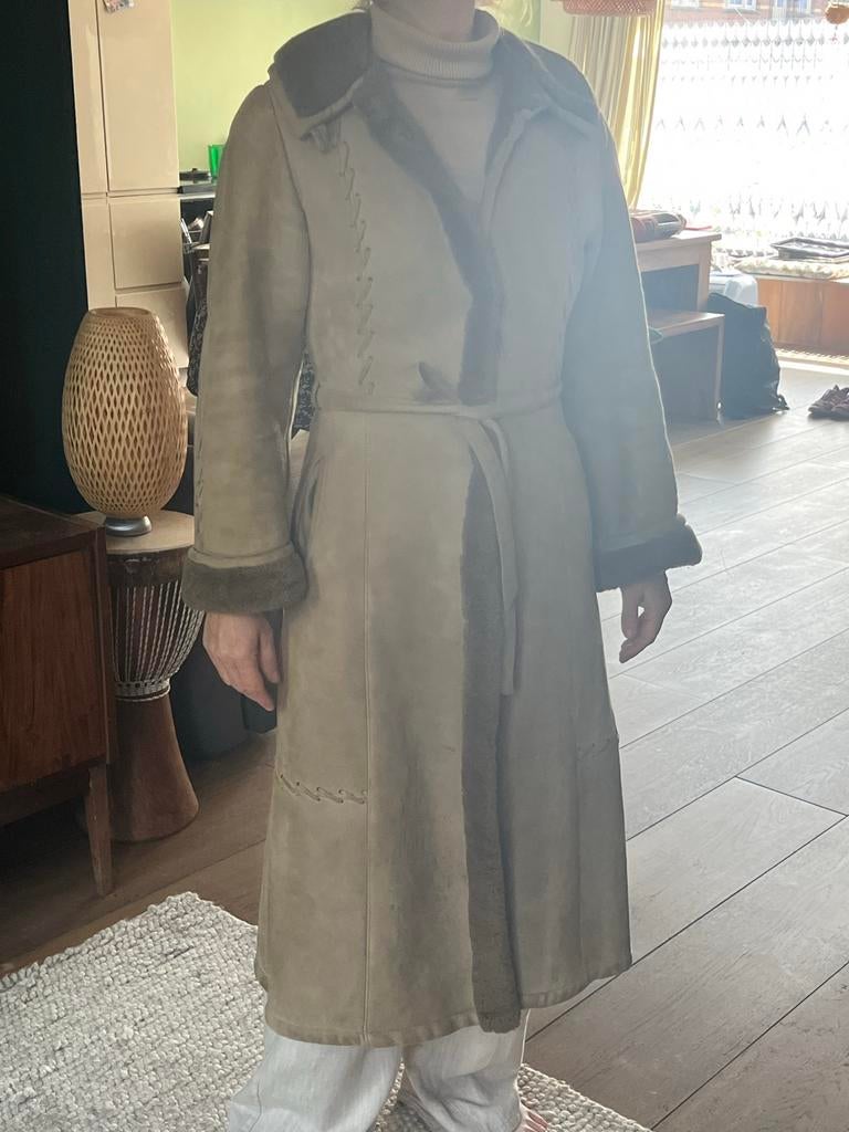 Heerlijk warme lammy coat in zeer goede staat, Kleding | Dames, Ophalen of Verzenden, Zo goed als nieuw, Maat 38/40 (M), Beige