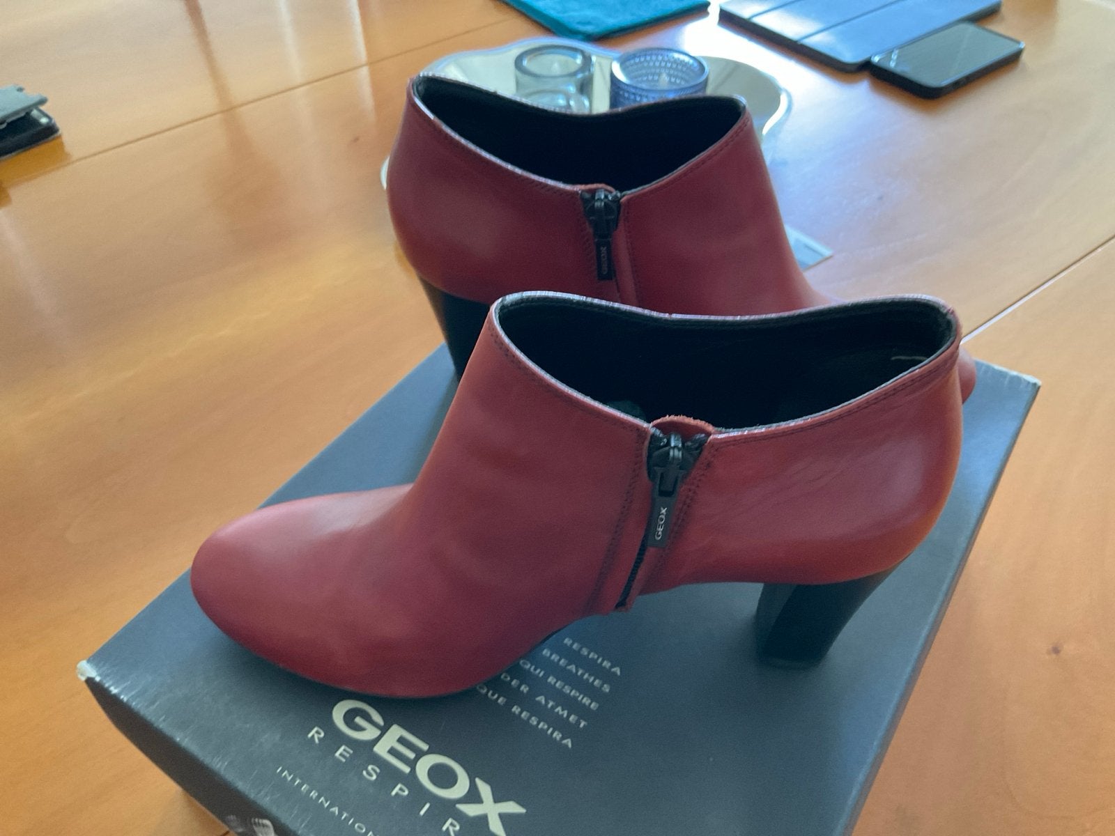 Geox rode leren enkellaarsjes met hak, Verzenden, Zo goed als nieuw, Rood, Lage of Enkellaarzen