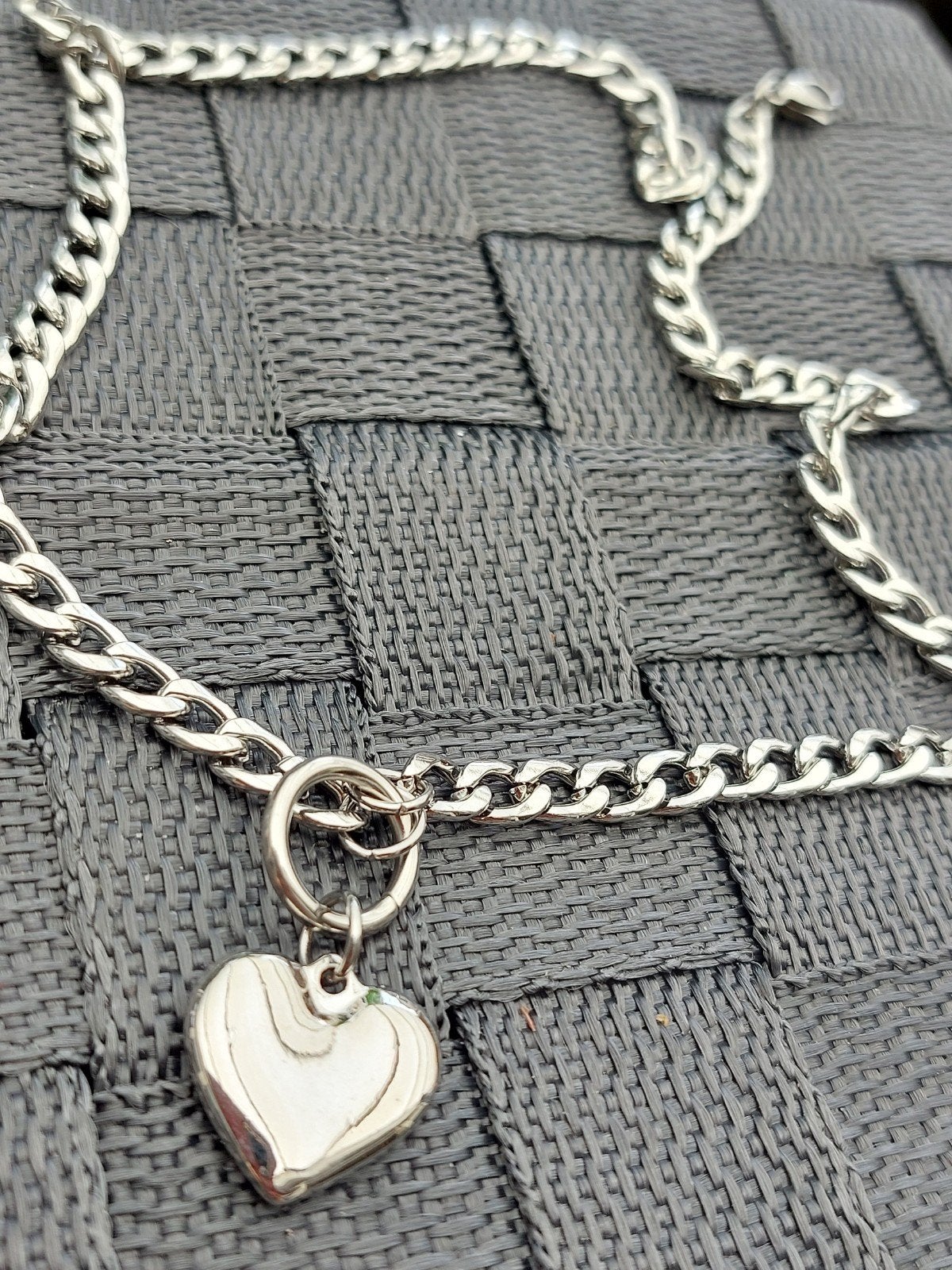 Zilverkleurige ketting met hartjes hanger, Met hanger, Nieuw, Ophalen of Verzenden, Zilver