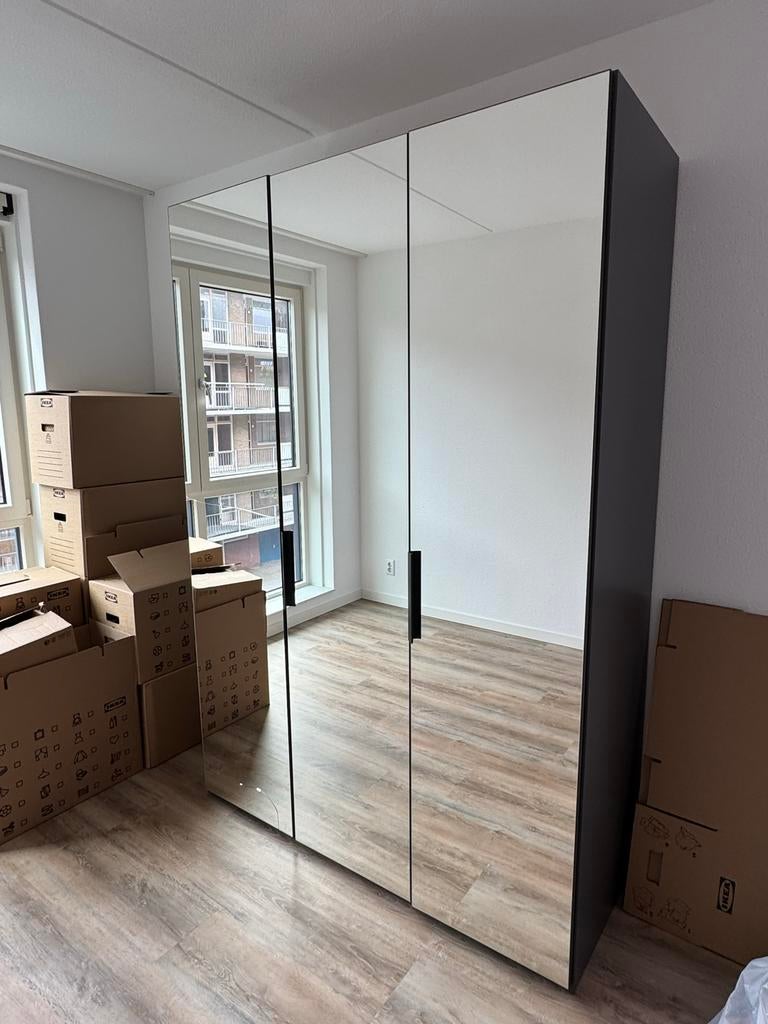 Made .com kledingkast met spiegeldeuren, Huis en Inrichting, Ophalen, Gebruikt, 200 cm of meer, 150 tot 200 cm