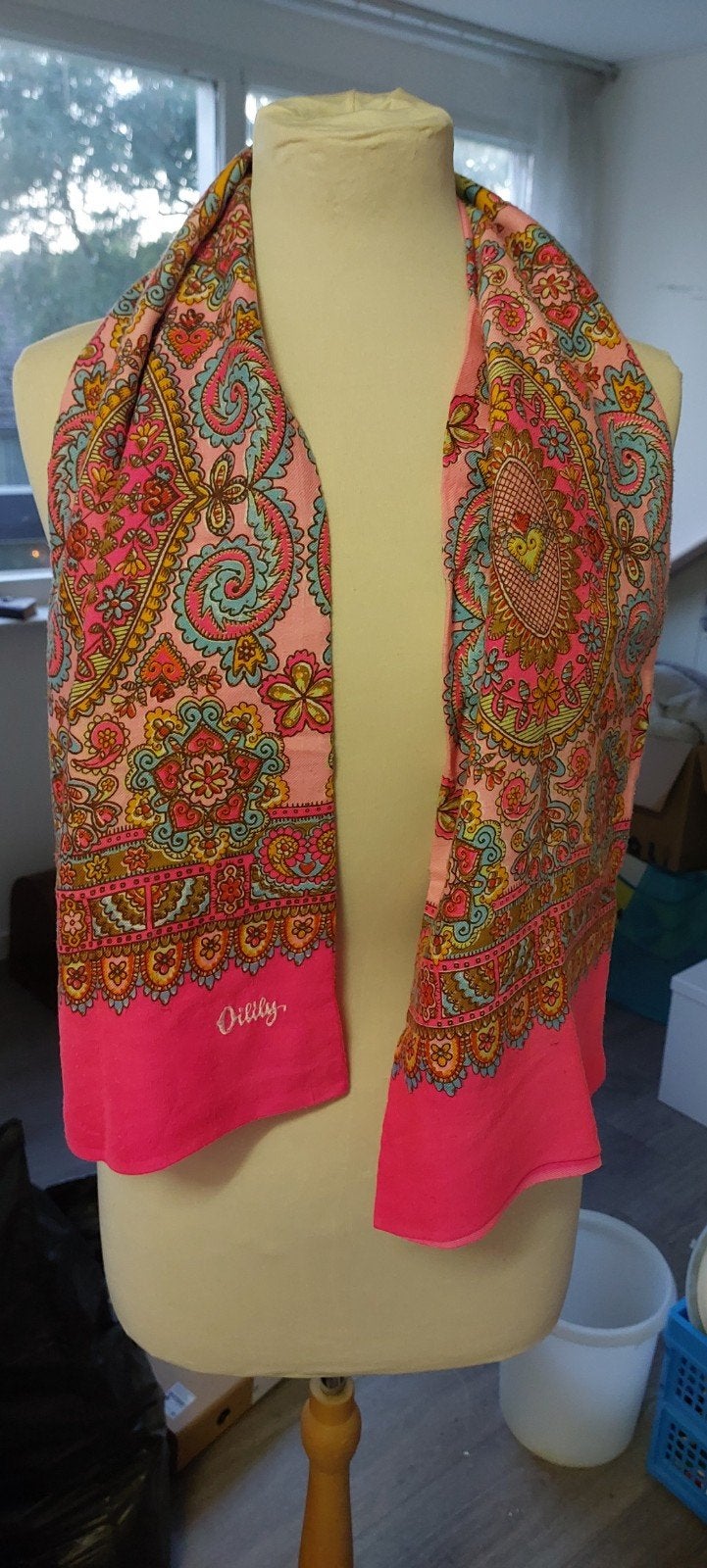 Oilily sjaaltje roze met paisley print, Oilily, Ophalen of Verzenden, Gedragen, Sjaal