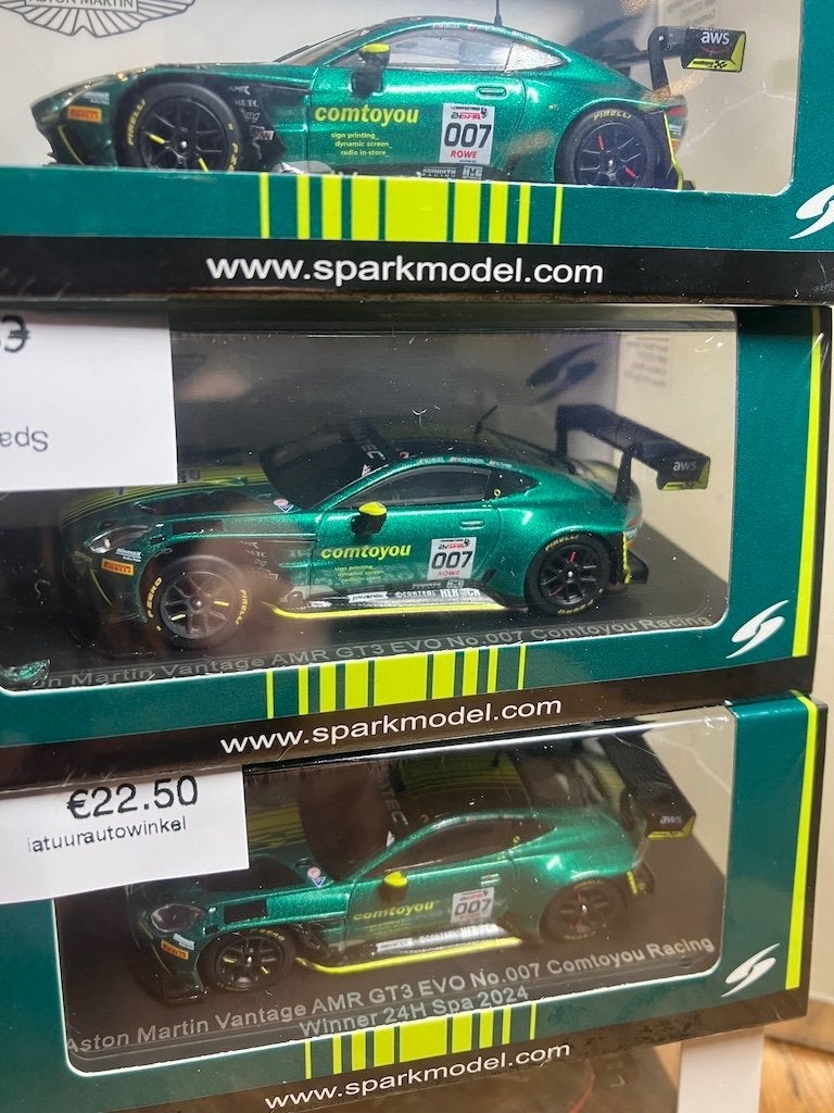 1:64 Aston Martin, Ophalen, Auto, Spark models, Hallo@miniatuurautowinkel.nl