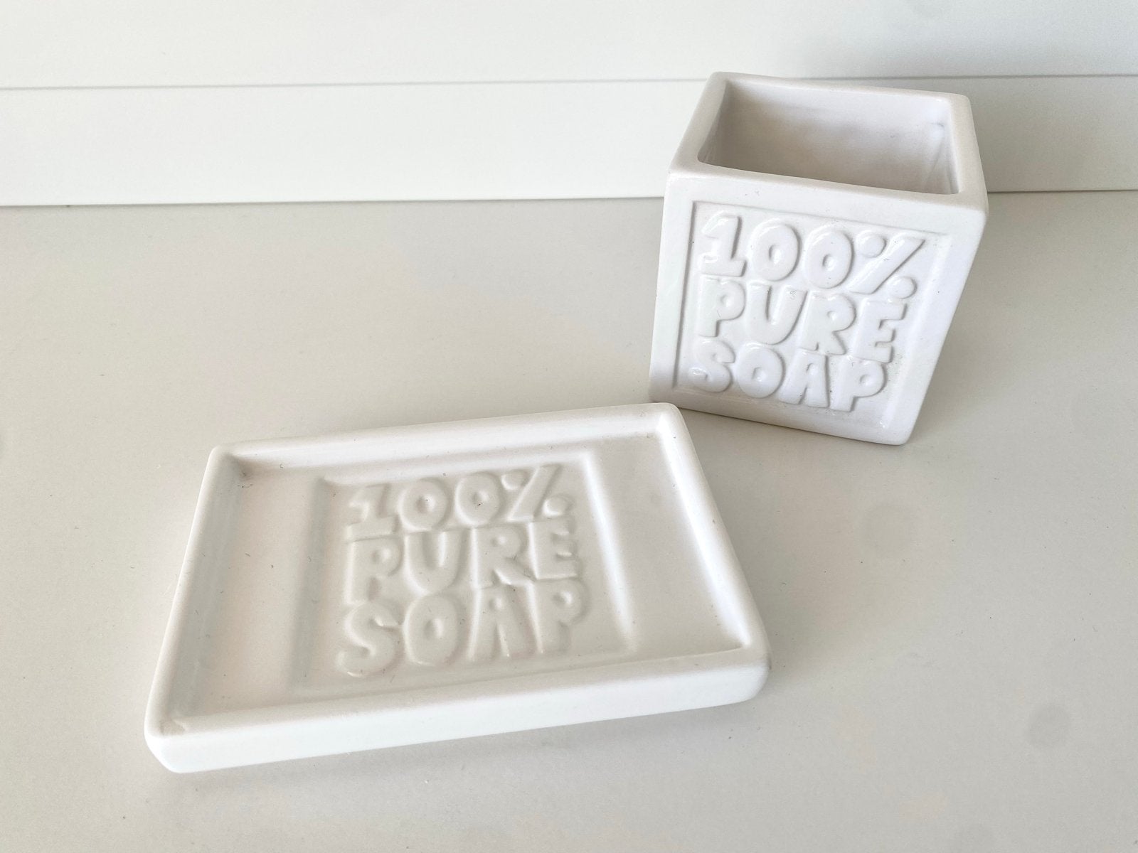 Riviera Maison Zeepbakje en Beker '100% Pure Soap', Zo goed als nieuw, Wit, Overige merken, Zeepdispenser/zeepbakje