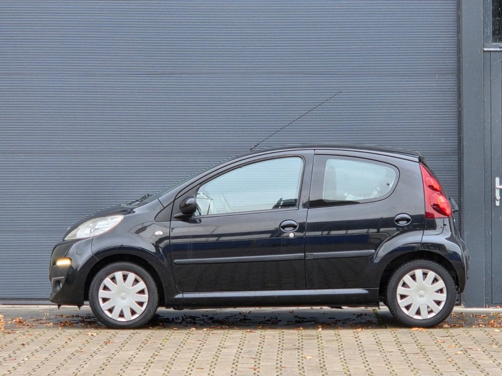 Peugeot 107 1.0 Active nap airco apk 11'2026 (bj 2012), Auto's, Peugeot, Voorwielaandrijving, Gebruikt, 4 stoelen, Origineel Nederlands