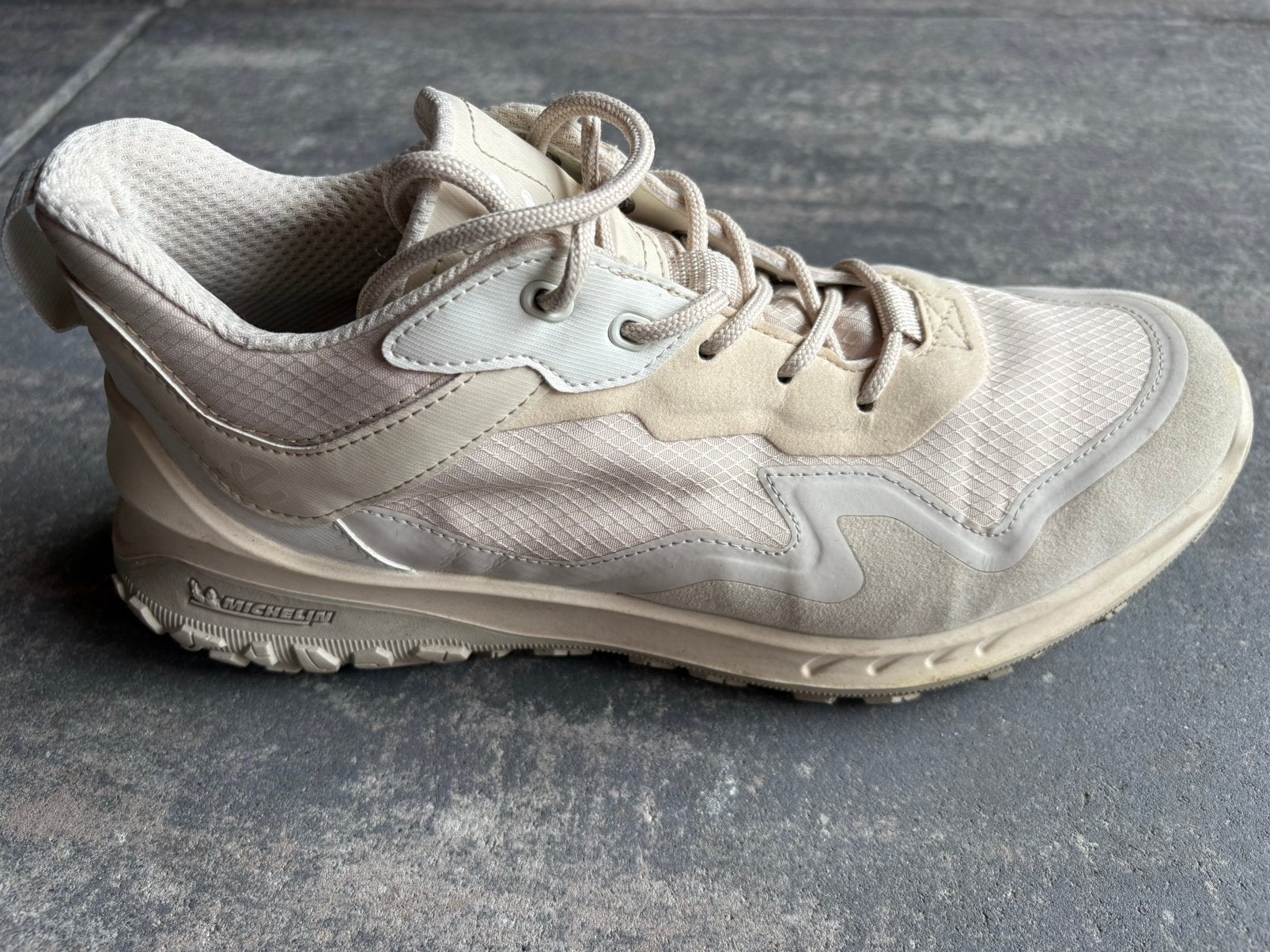 ULT-TRN - Sneakers laag - gravel/limestone/shadow white, Ophalen of Verzenden, Zo goed als nieuw, Wit, Sneakers of Gympen