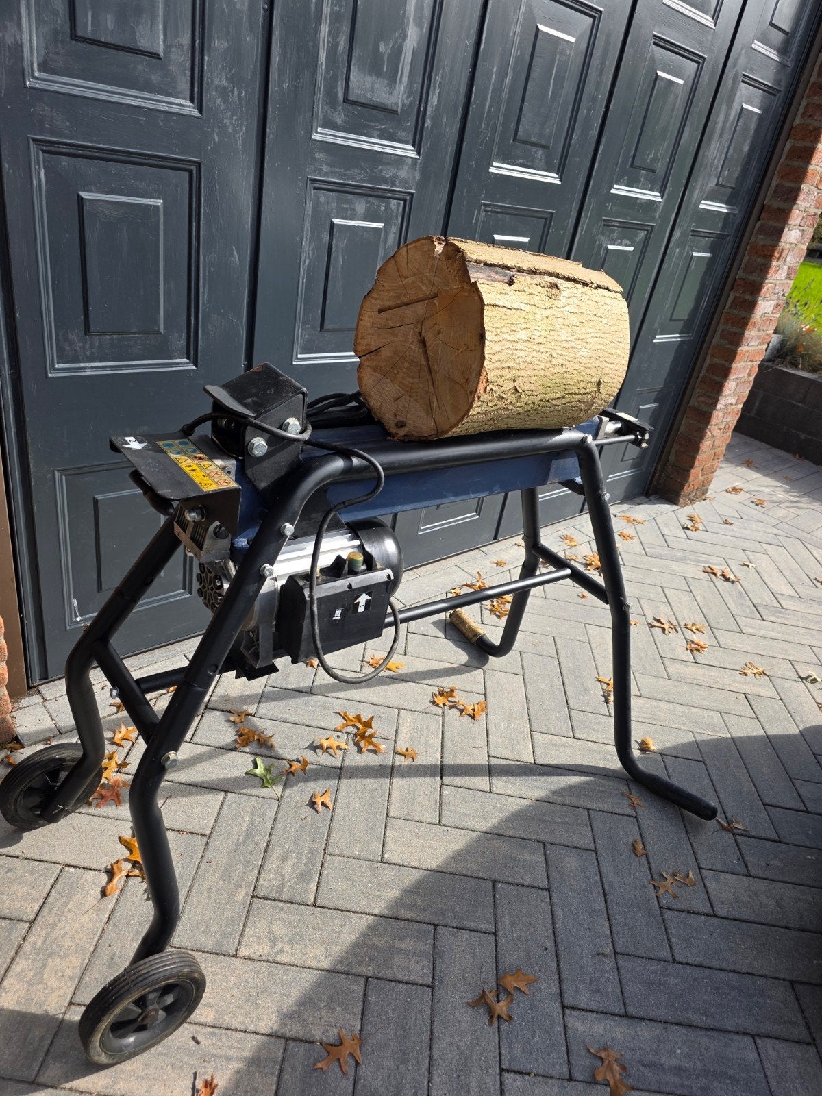 Dergelijke 7 tons houtklover voor alle houtsoorten, Tuin en Terras, Ophalen, Gebruikt, Elektrisch, Liggend